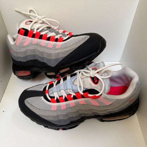 USED - Nike Air Max 95 size 10 brand new 2011 Solar Red - Picture 1 of 4